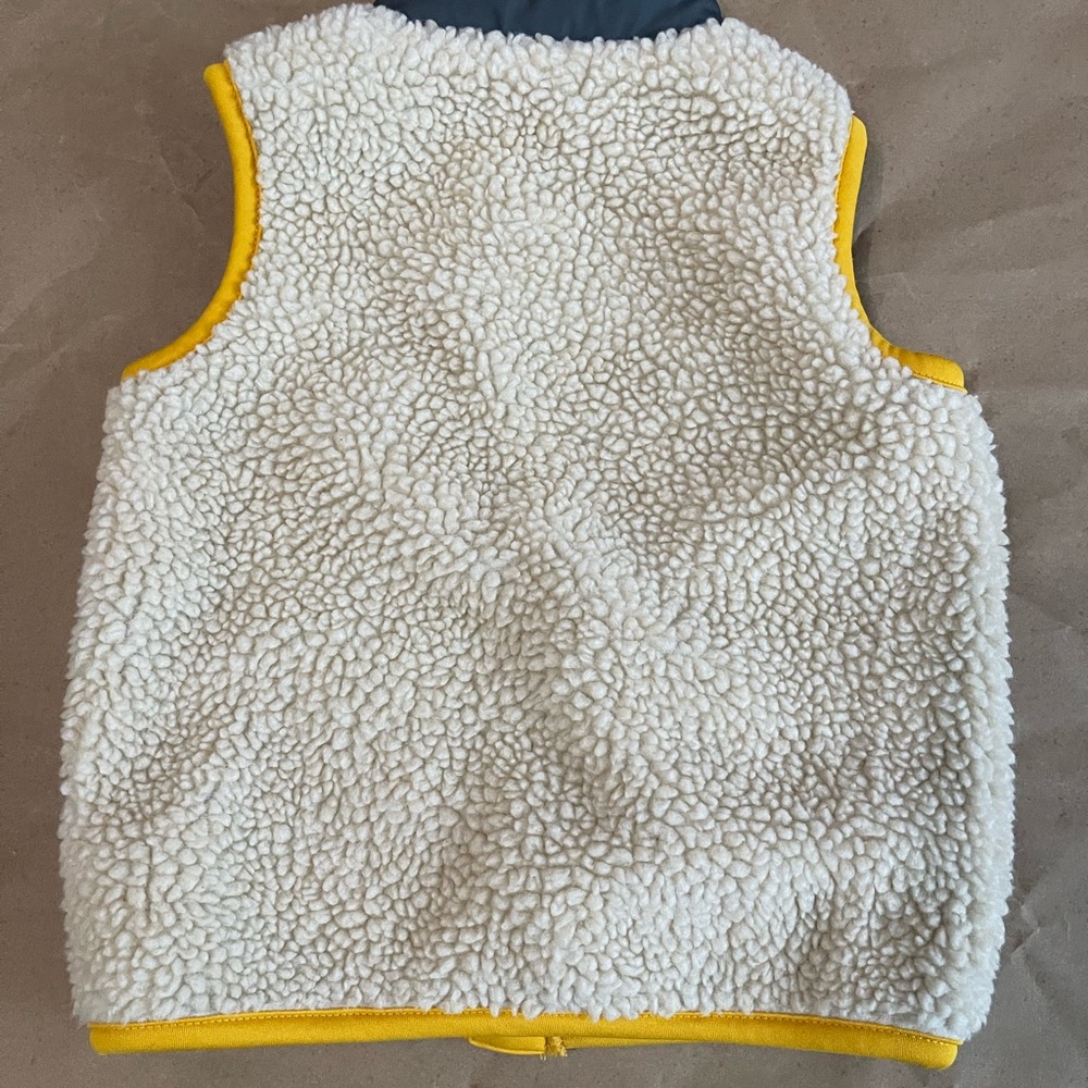 Old Navy kids sherpa vest yellow and gray accents jacket size 2 T boxGE - Picture 3 of 3